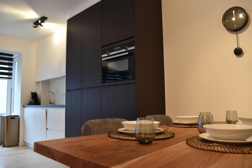 Vernieuwd Appartement Op 200M Van De Zee Oostende Eksteriør billede